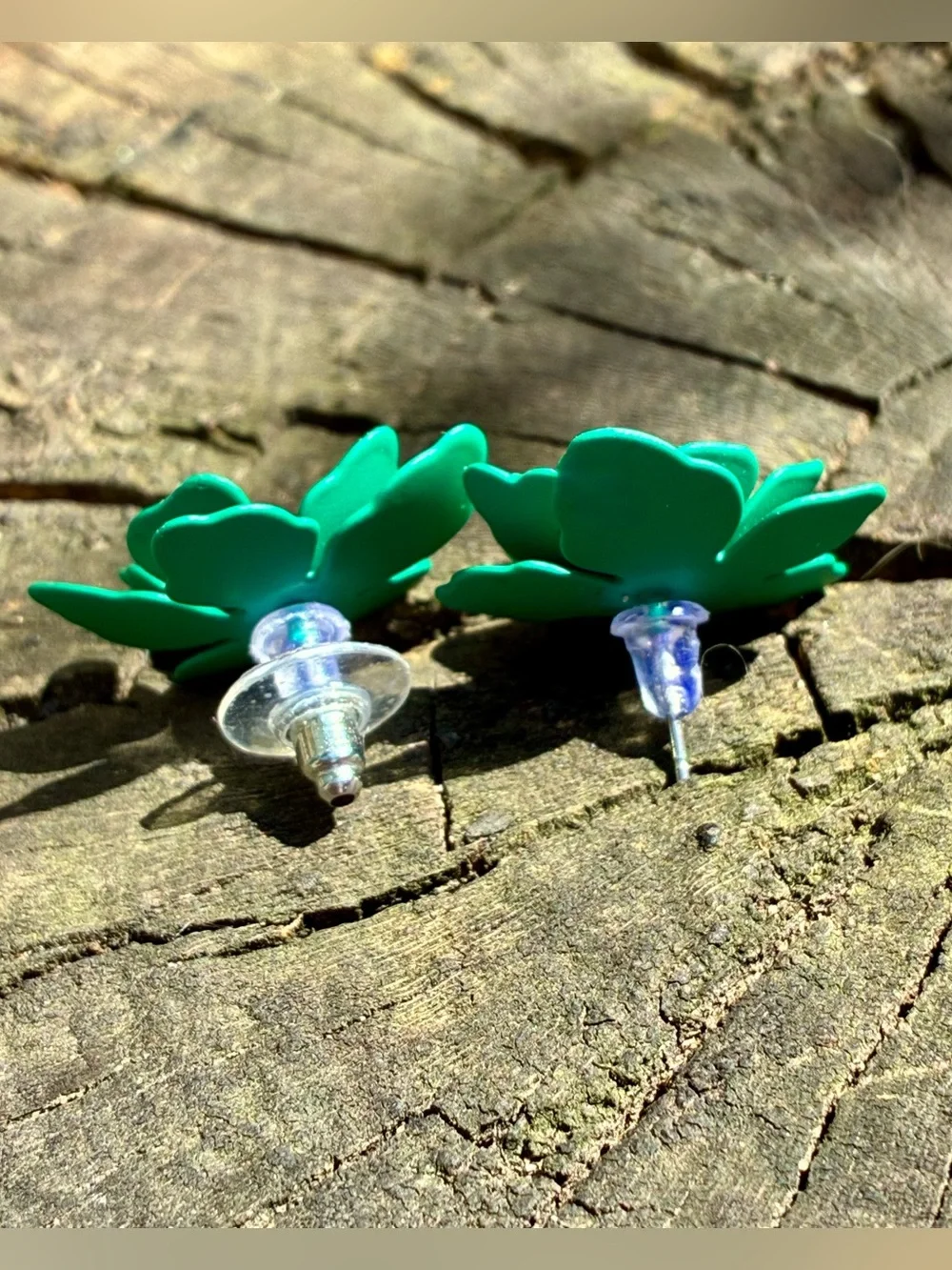 💚 Vibrant Green Floral Statement Earrings with Gold Center
